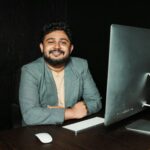 startup founder pitching investor