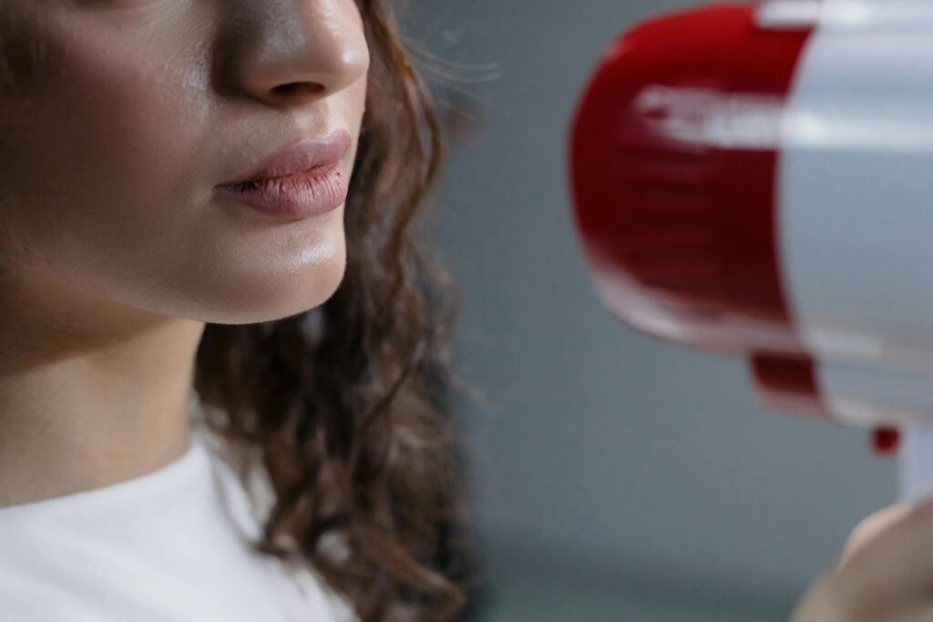 mouth speaking clearly