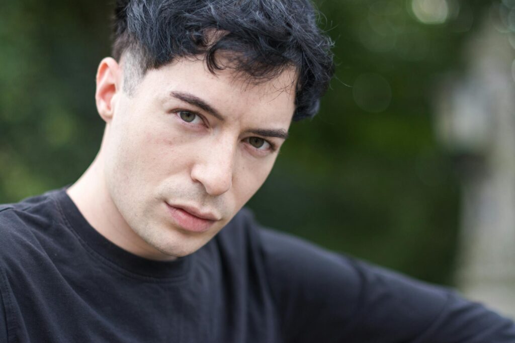 Stephen Barlow conducting orchestra